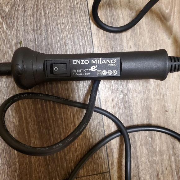 Enzo Milano clipless Curling Iron Wand. - Picture 5 of 13